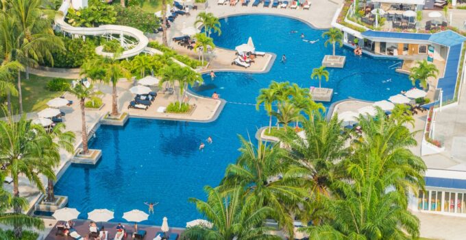 Luxury vs Budget Hotels